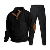 Herren nan strukturiertes Strick-Loungewear-Set mit halber Knopfleiste, kontrastreichen Ellbogenpatches und elastischem Tunnelzug-Jogger Drune – Schwarz mit schwarzer Hose