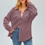 Damen nan oversized Waffelstrick Hemdjacke mit Brusttaschen und Knopfleiste Drune – Rauchviolett