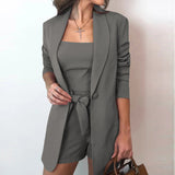 Damen nan tailliertes Blazer-Shorts Set mit Bandeau Top und Bindegürtel Drune – Dunkelgrau
