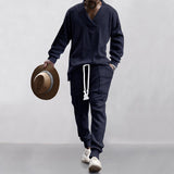 Herren nan gestricktes Lounge-Set mit V-Ausschnitt, Kabelstruktur und Kordelzug-Jogginghose Drune – Navyblau