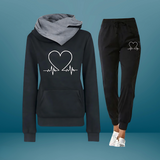 Nimue – 2 Teiliges Trainingsanzug Setz mit Herz Print – Schwarz