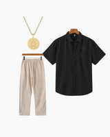 Adam | 3-teiliges Sommer-Outfit mit Kurzarmhemd, Leinenhose & Goldkette – Schwarz
