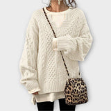 Beau | Übergroßer Strickpullover mit Zopfmuster – Weiß