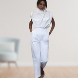 Alicia | Figurschmeichelndes Design mit dekorativem Gürtel Frauenset – Weiß