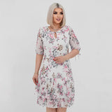 Évelyne™-Kleid mit Zartem Blumenmuster und 3/4-Ärmeln – Pink