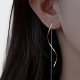 Elwira – Lange Ohrringe mit Wellenform – Roségold