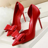 INGE | Schicke Pumps mit Schleifendetail und spitzer Spitze – Rot