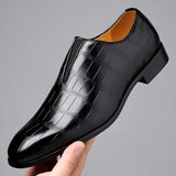 Vellaro™ Geprägter Leder Slipper in Weinbraun - Hochglanz Eleganz für Formelle Anlässe – Schwarz