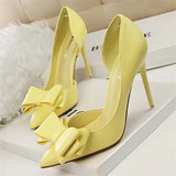 INGE | Schicke Pumps mit Schleifendetail und spitzer Spitze – Gelb