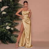 Mythria – Luxuriöses Maxikleid aus Satin – Gold