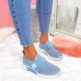 Kinsley - Slip-On Schuhe mit Kristallakzenten – Hellblau