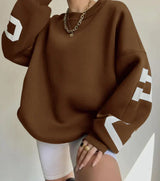 Übergroßer, trendiger pullover mit buchstaben am armel für damen – Braun