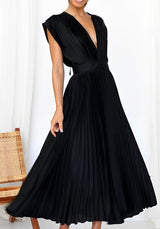Isolde - Elegantes plissiertes Maxikleid – Schwarz