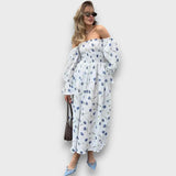 Cyarina – Schulterfreies Kleid mit floraler Leichtigkeit – Blau