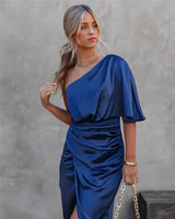 Damen Satinkleid One-Shoulder mit Schlitz – Blau