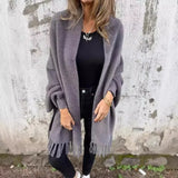 Valmonté™ Mantel im Poncho-Stil aus Weichem Garn mit Fransen und Handgearbeitetem Finish / Die Sanftheit des Winters trifft auf Französische Eleganz! – Grau