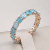 Luxuriöser Goldring mit farbigen Zirkoniasteinen – Blau