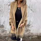 Valmonté™ Mantel im Poncho-Stil aus Weichem Garn mit Fransen und Handgearbeitetem Finish / Die Sanftheit des Winters trifft auf Französische Eleganz! – Kamel