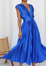 Isolde - Elegantes plissiertes Maxikleid – Blau