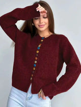 DIE NOELLE | KNOPF-AKZENT CARDIGAN – Weinrot