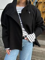 Olga | Kurze Damenjacke mit Stehkragen – Schwarz