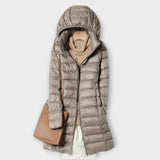Anvera – Ultraleichte Daunenjacke mit Kapuze – Champagner