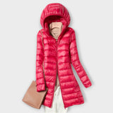 Anvera – Ultraleichte Daunenjacke mit Kapuze – Rot