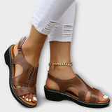 Christina - Orthopädische Ledersandalen mit Komfortabsatz – Braun