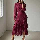Lioren™ Kleid mit Edlem Plissee und Asymmetrischen Volants – Weinrot