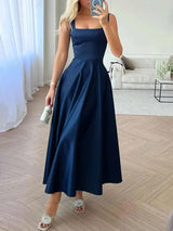 Alina - Schwarzes A-Linien Kleid mit Trägern und weitem Saum – Blau