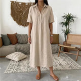 Bianca™ Kleid mit Klassischem Kragen und Knöpfen Vorne – Beige