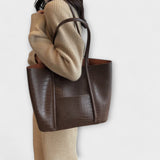 Serelina – Elegante Schultertasche mit Struktur – Schokolade