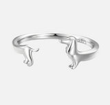 PEPI – Anpassbarer Dackel-Ring im stilvollen Wickel-Design – Silber