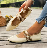 Flache Dirndl Schuhe für Damen | Spitze Zehenpartie – Beige