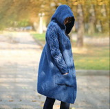 Lynda – langer damenmantel mit kapuze – Blau