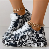 Haselnuss - stylische damen-sneaker mit graffiti-print – Grau