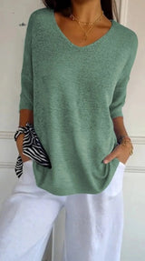 Hannah™ | Einfarbige Strickdamenbluse mit 3/4-Ärmeln und V-Ausschnitt. – Grasgrün