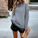 Gestrickter pullover mit langen ärmeln – Grau