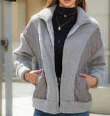 Sherpa-jacke für damen mit reibverschluss und gesteppten details – Grau