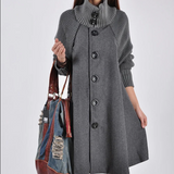 Wintermantel mit knopfverschluss und rollkragenpullover - roswitha – Grau