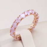 Luxuriöser Goldring mit farbigen Zirkoniasteinen – Rosa
