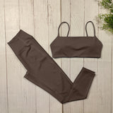 Set mit Hochgeschnittenen Leggings und Kurzen Ärmeln – Brau