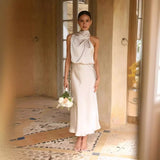 Briony – Elegantes Neckholderkleid aus Satin – Aprikose