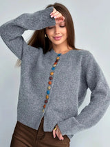 DIE NOELLE | KNOPF-AKZENT CARDIGAN – Grau