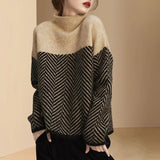 Pullover mit hohem Kragen und Fischgrätenmuster – Khaki