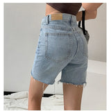 Damen-Jeans shorts im Bermuda-Stil mit Raw-Hem – Blau