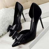 INGE | Schicke Pumps mit Schleifendetail und spitzer Spitze – Schwarz