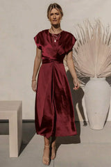 Daniela - Midikleid aus Satin mit Knoten – Burgundisch
