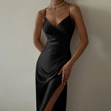 Damen Abendkleid aus Satin mit hohem Schlitz – Elegant, figurbetont, für festliche Anlässe – Schwarz