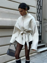 BARBARA I ESTÉTICA STRICKJACKE – Sahne